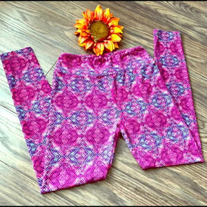 🦋B2G1🦋LuLaRoe Diamond Aztec Print Leggings OS